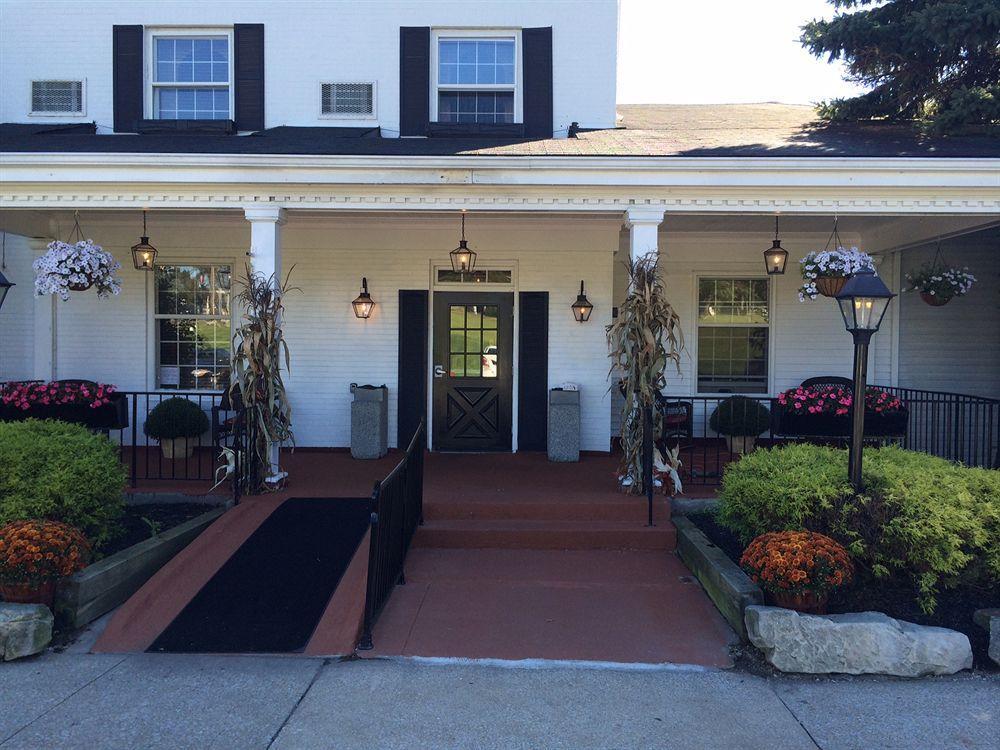 The Aurora Inn Hotel And Event Center Exterior photo