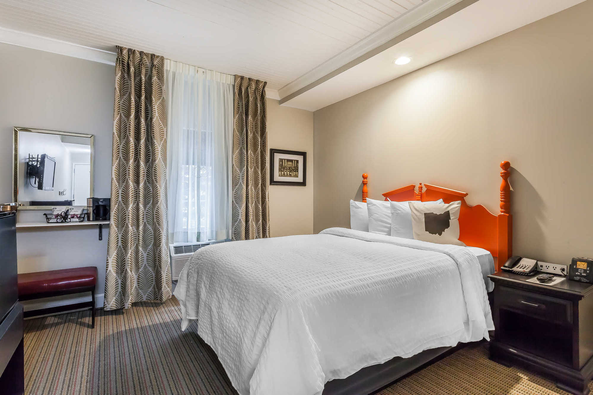 The Aurora Inn Hotel And Event Center Room photo
